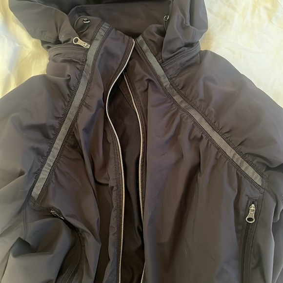 Lululemon Gather And Sprint Running Windbreaker Rain Jacket: Black Size 12 - Picture 15 of 16